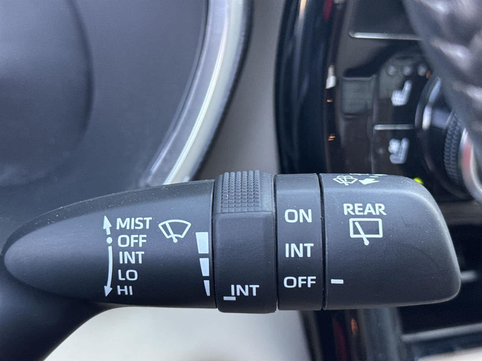 Thumbnail: 2023 Toyota Highlander - 21