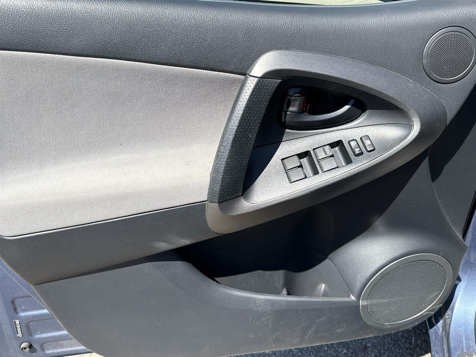 Thumbnail: 2012 Toyota RAV4 - 31