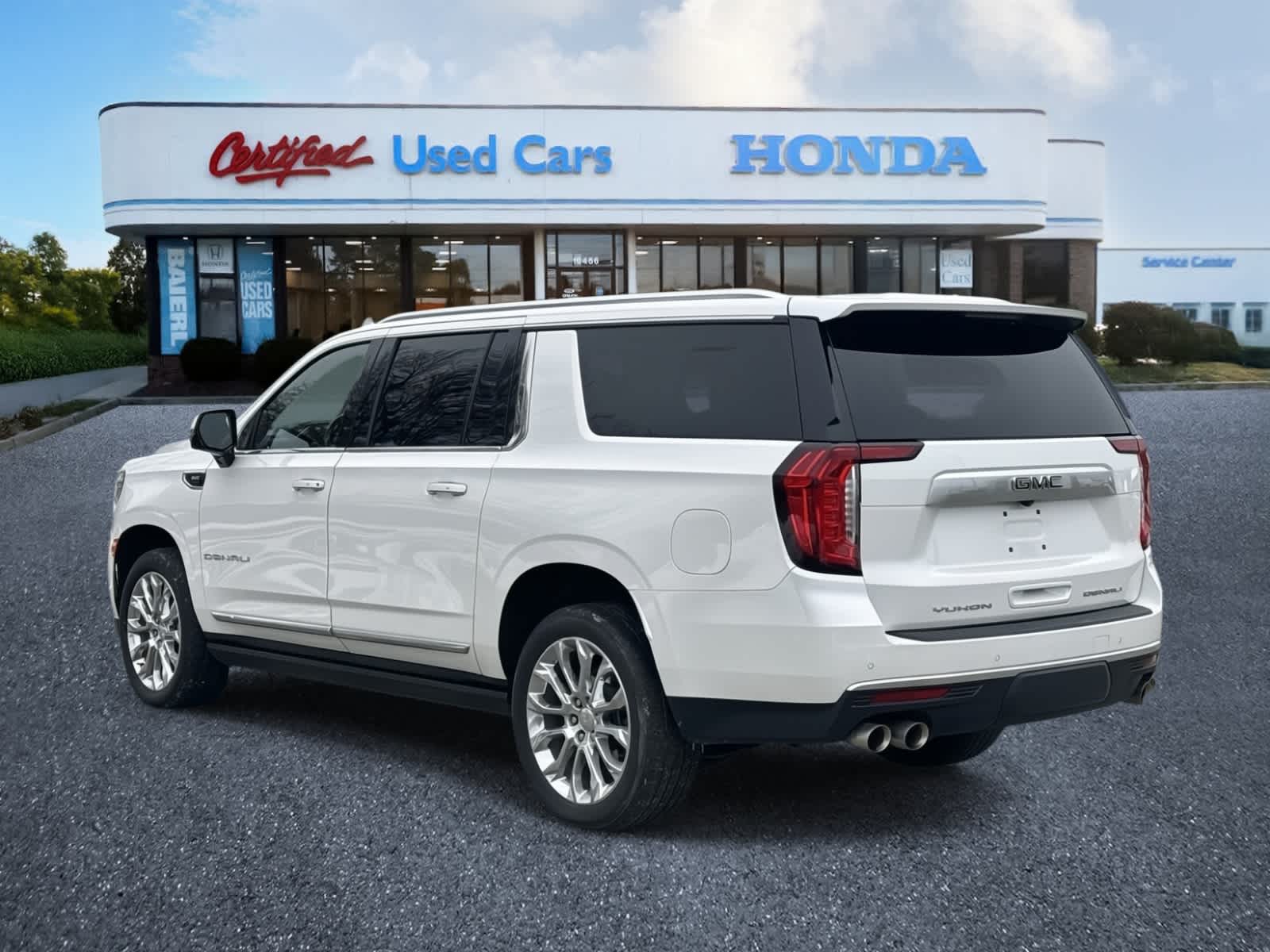 Thumbnail: 2023 GMC Yukon XL - 3