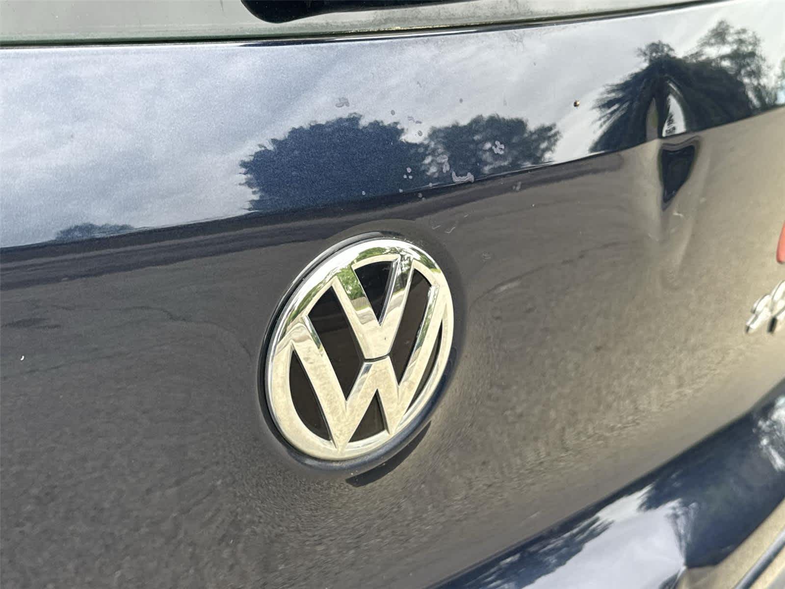 Thumbnail: 2012 Volkswagen Tiguan - 10