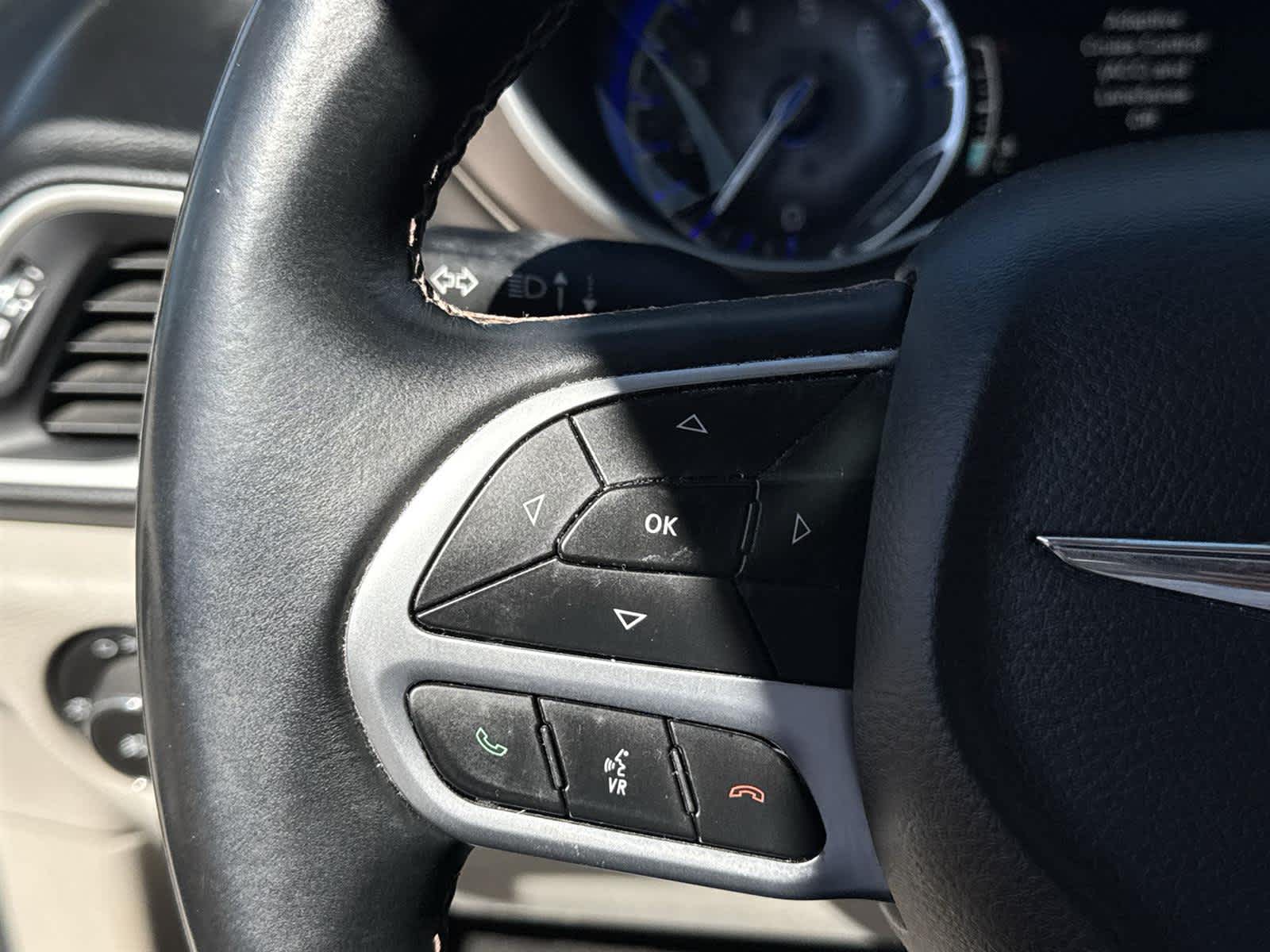Thumbnail: 2018 Chrysler Pacifica - 18