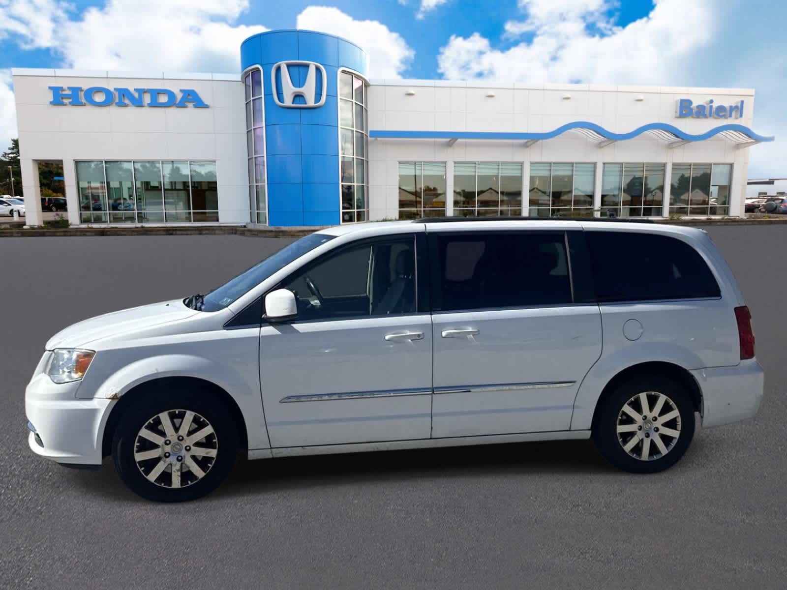 Used 2014 Chrysler Town & Country Touring with VIN 2C4RC1BGXER164674 for sale in Wexford, PA