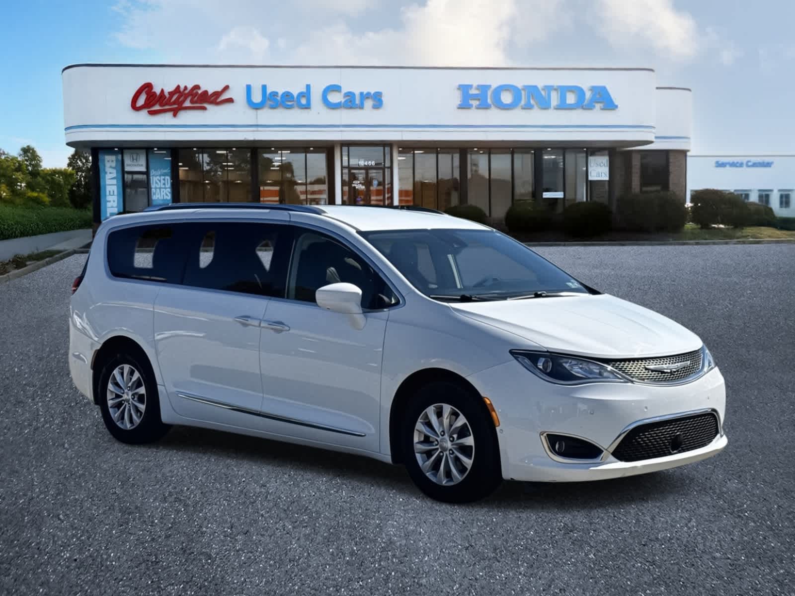 Thumbnail: 2018 Chrysler Pacifica - 7