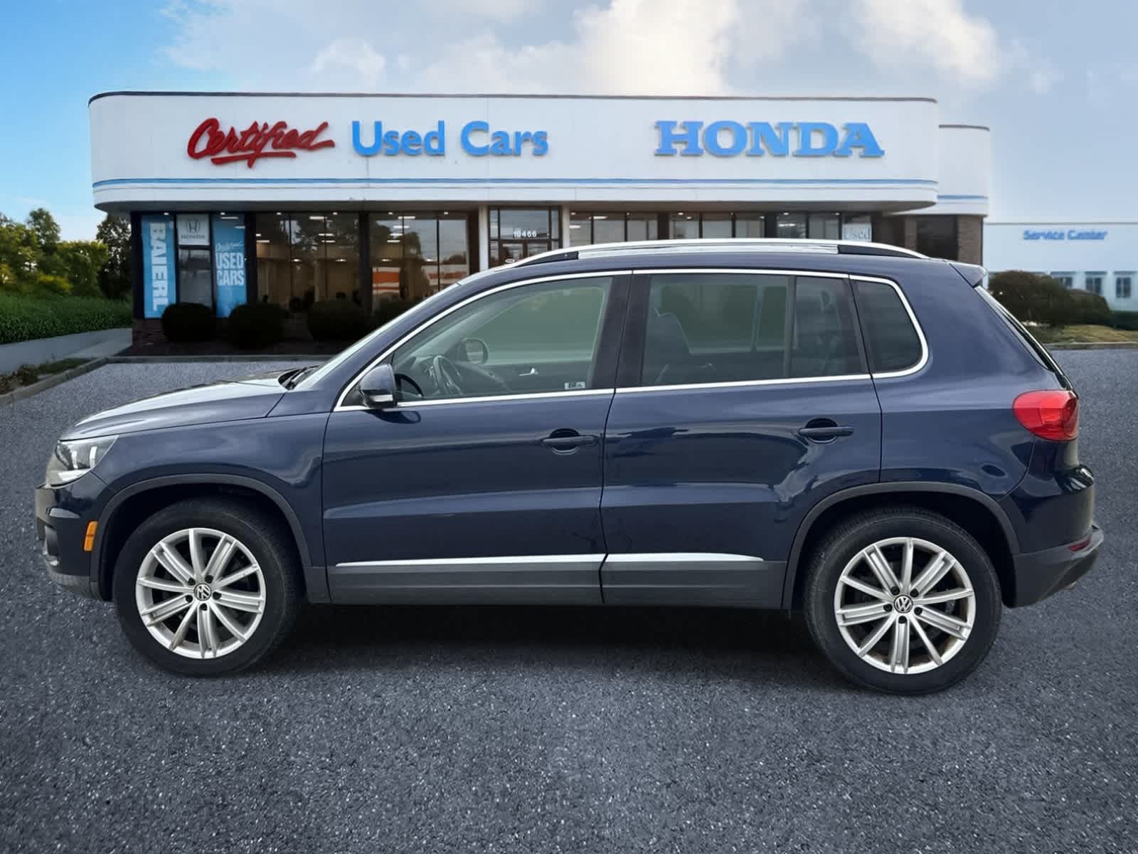 Used 2012 Volkswagen Tiguan SEL with VIN WVGBV7AX5CW609922 for sale in Wexford, PA