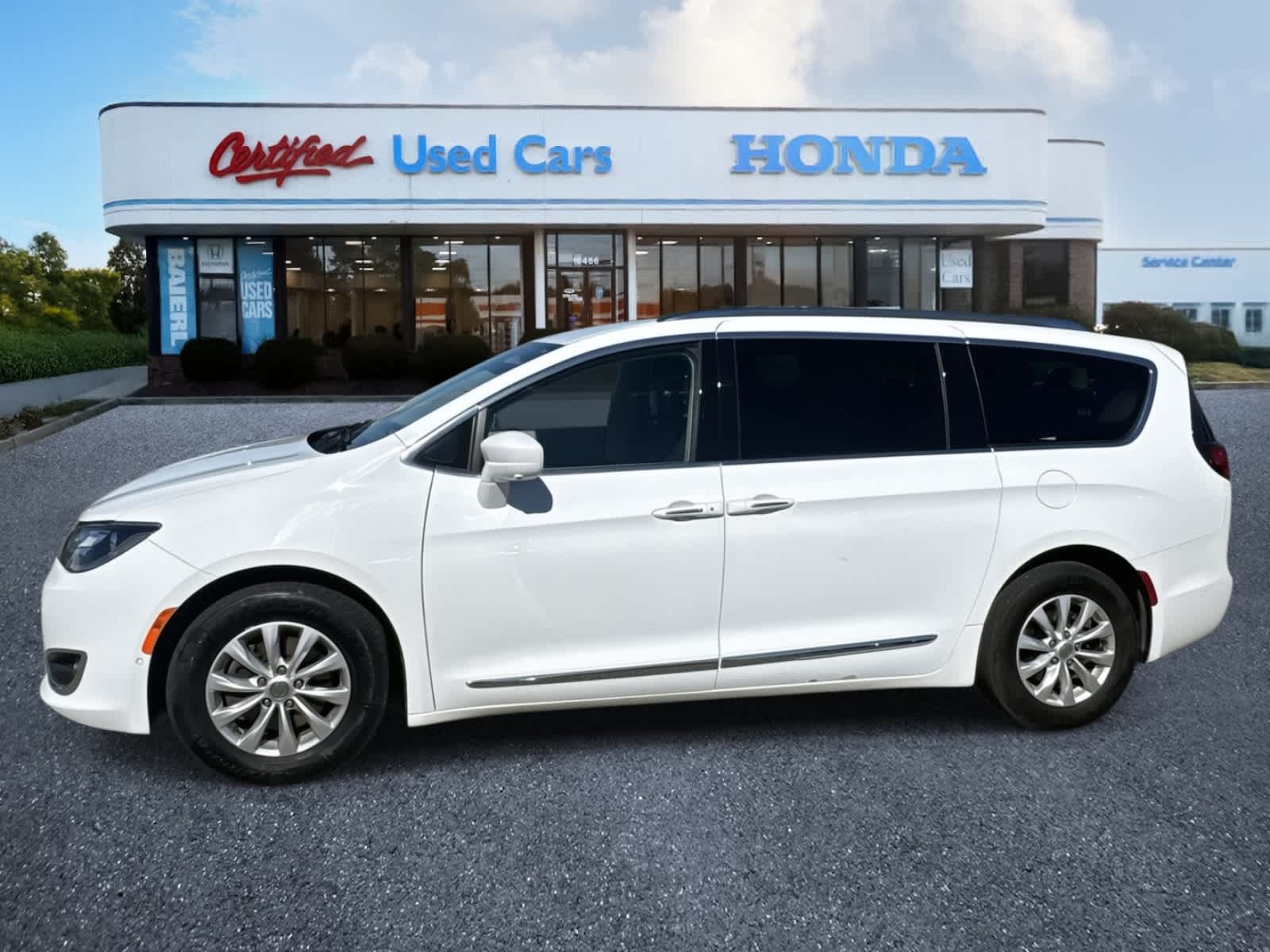 Thumbnail: 2018 Chrysler Pacifica - 2
