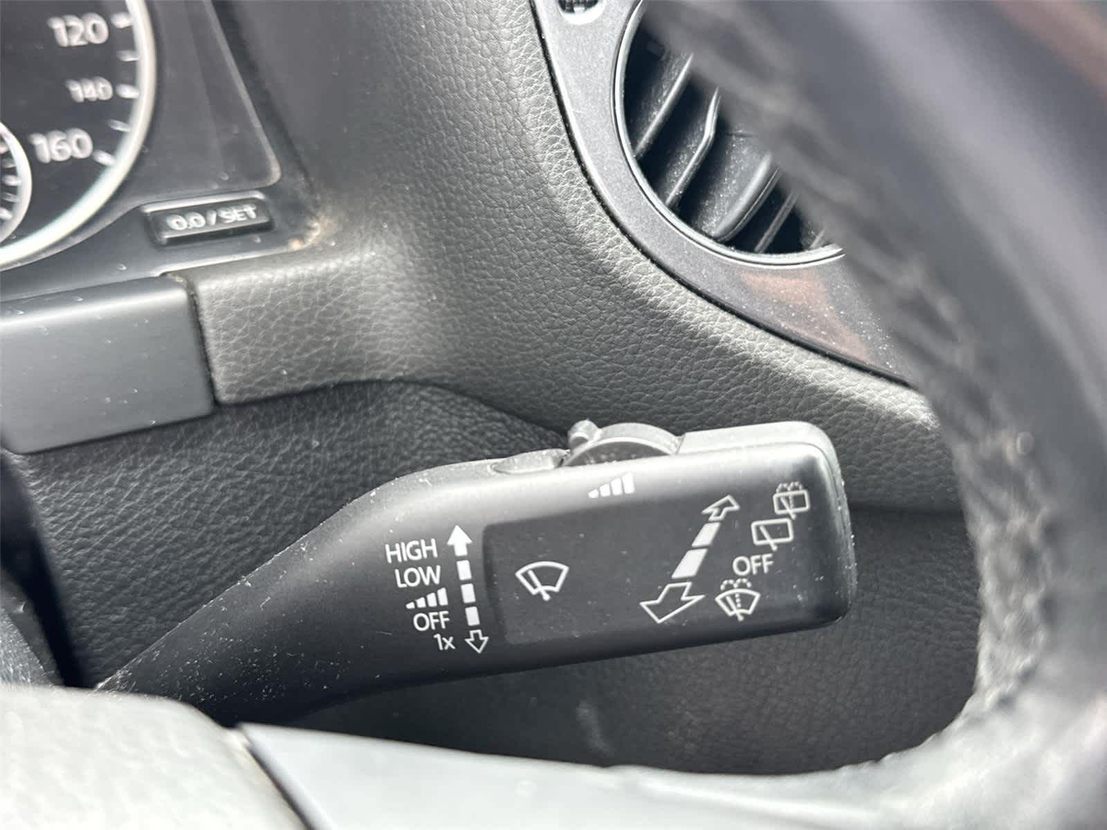 Thumbnail: 2012 Volkswagen Tiguan - 21