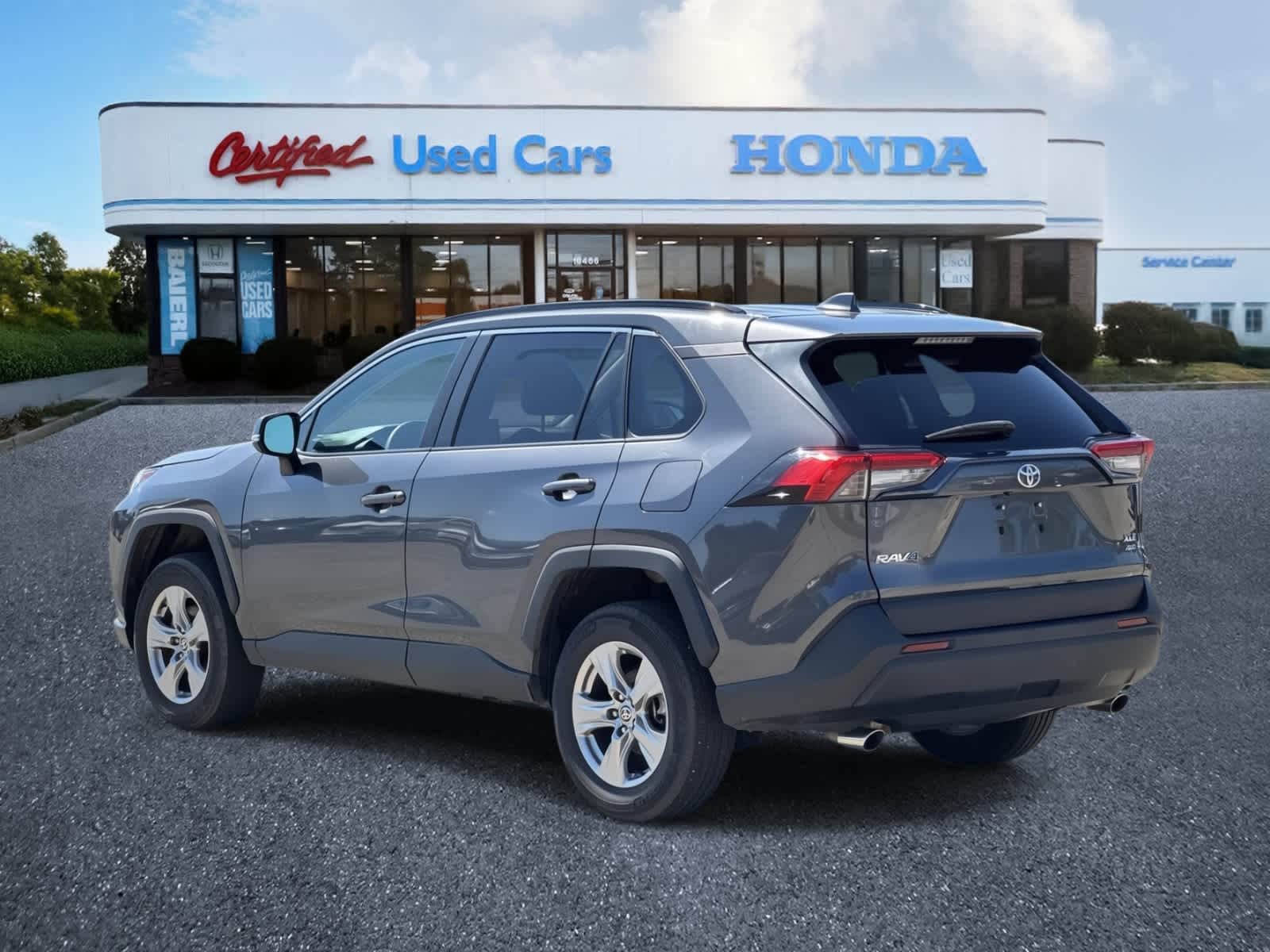 2023 Toyota RAV4 XLE photo 2