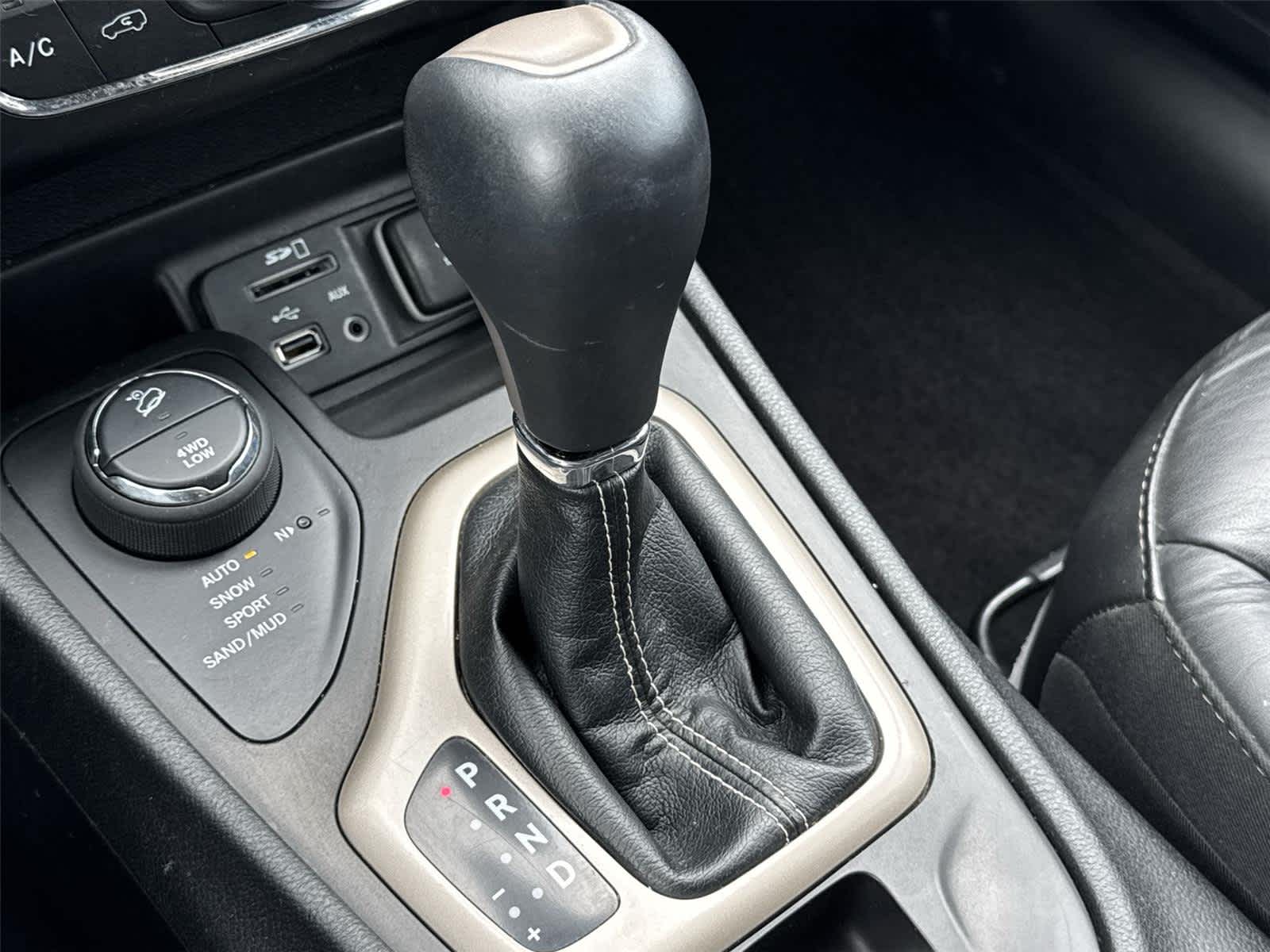 Thumbnail: 2018 Jeep Cherokee - 29