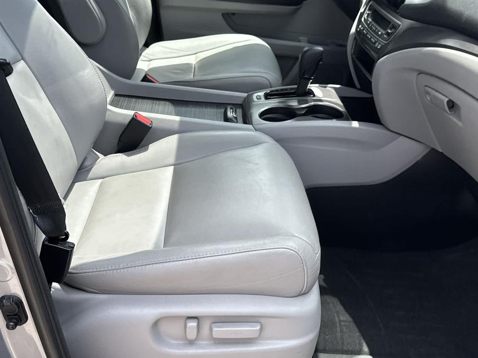 Thumbnail: 2017 Honda Pilot - 18