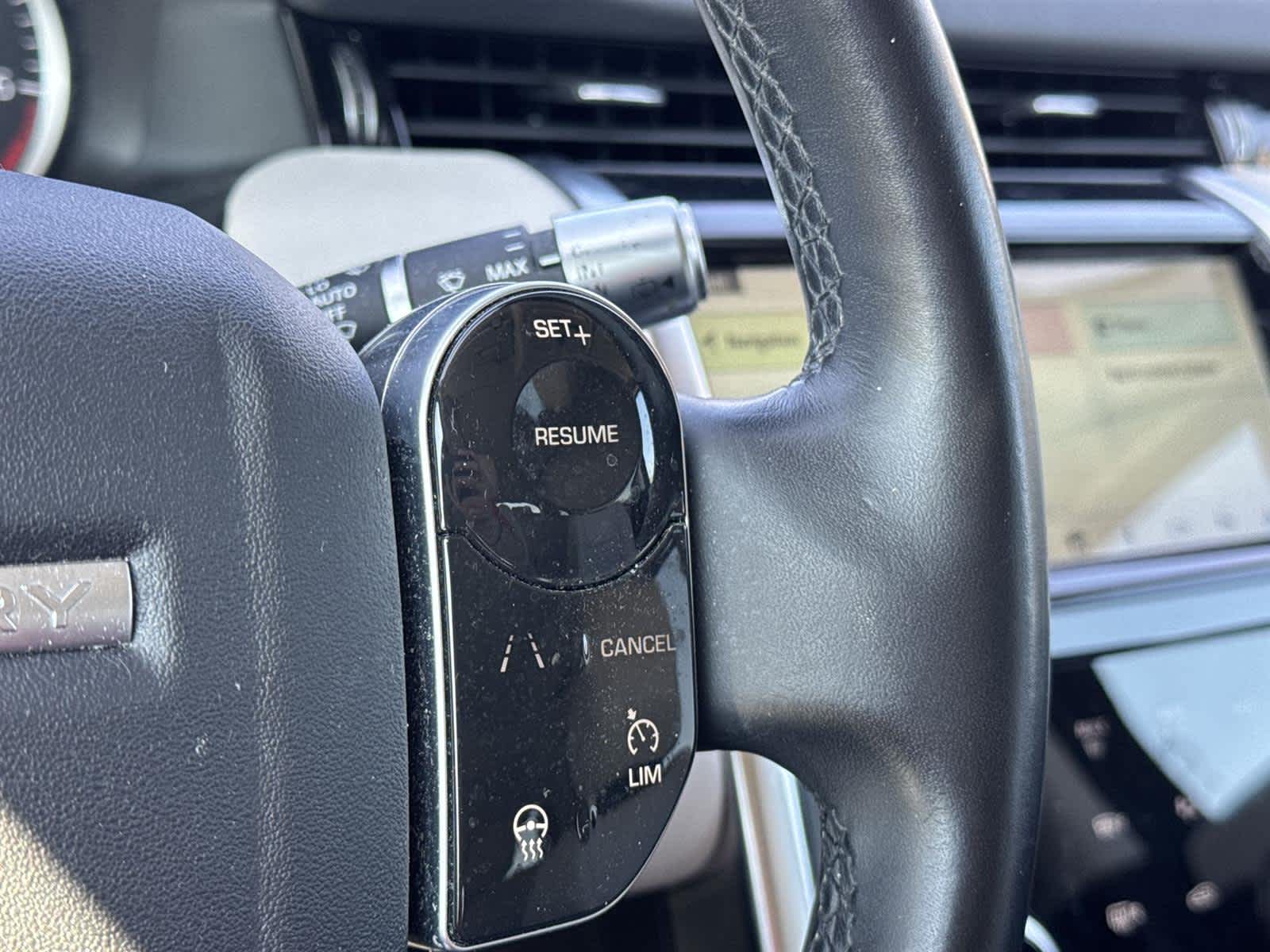 Thumbnail: 2020 Land Rover Discovery Sport - 21