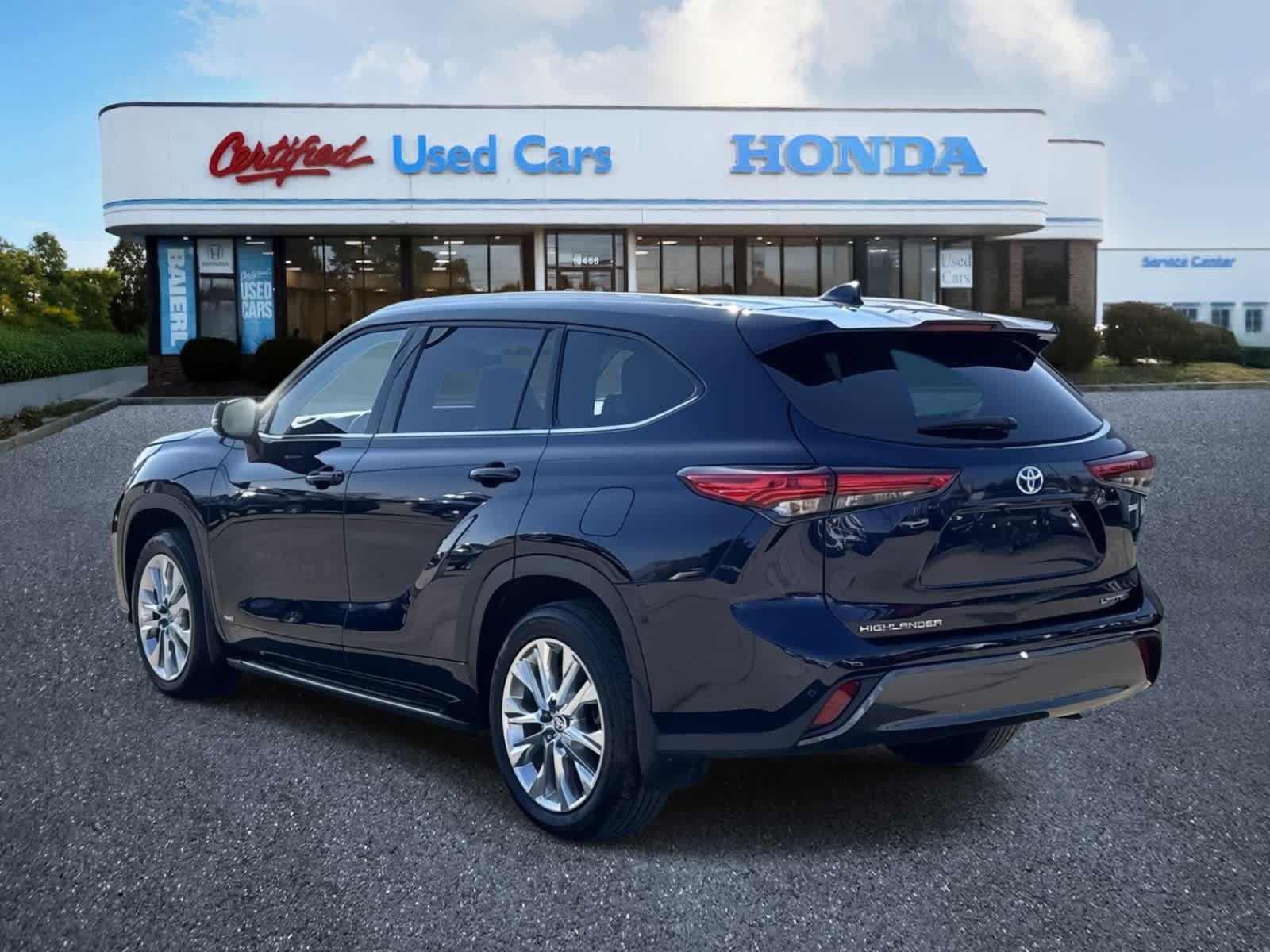 Thumbnail: 2023 Toyota Highlander - 3