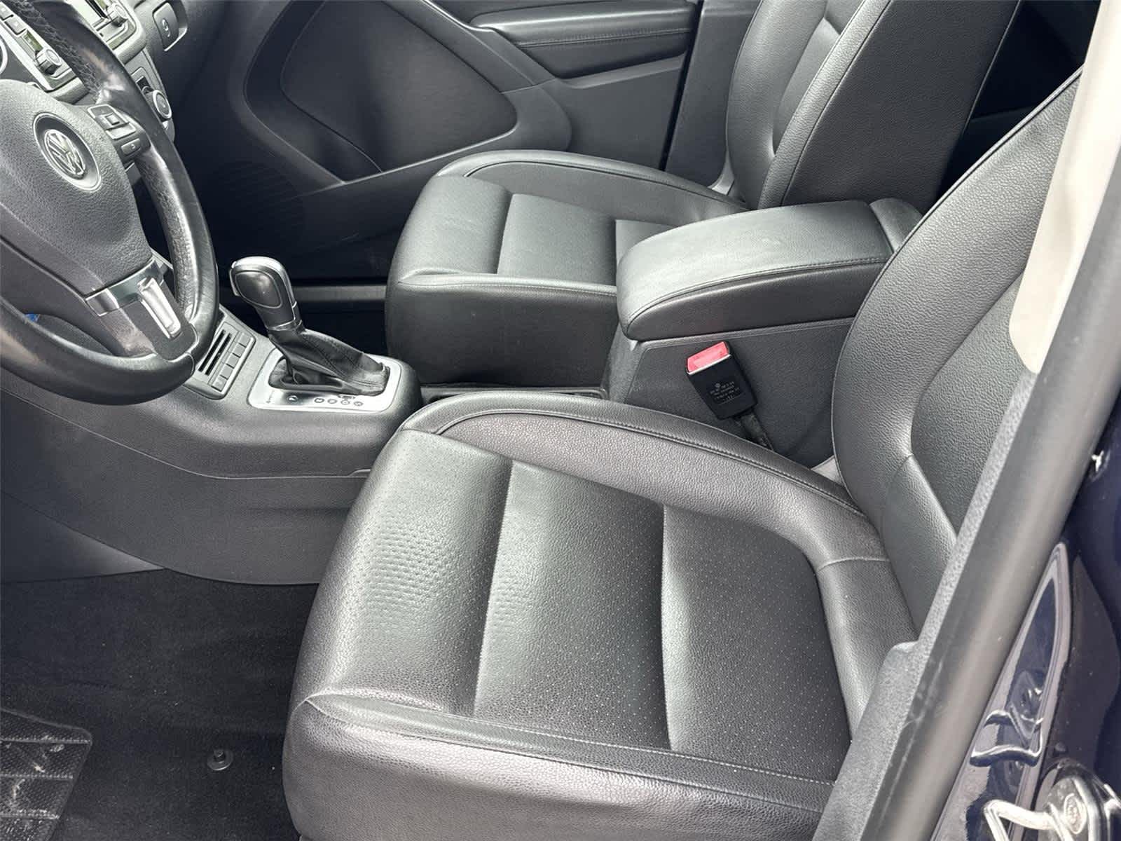 Thumbnail: 2012 Volkswagen Tiguan - 13