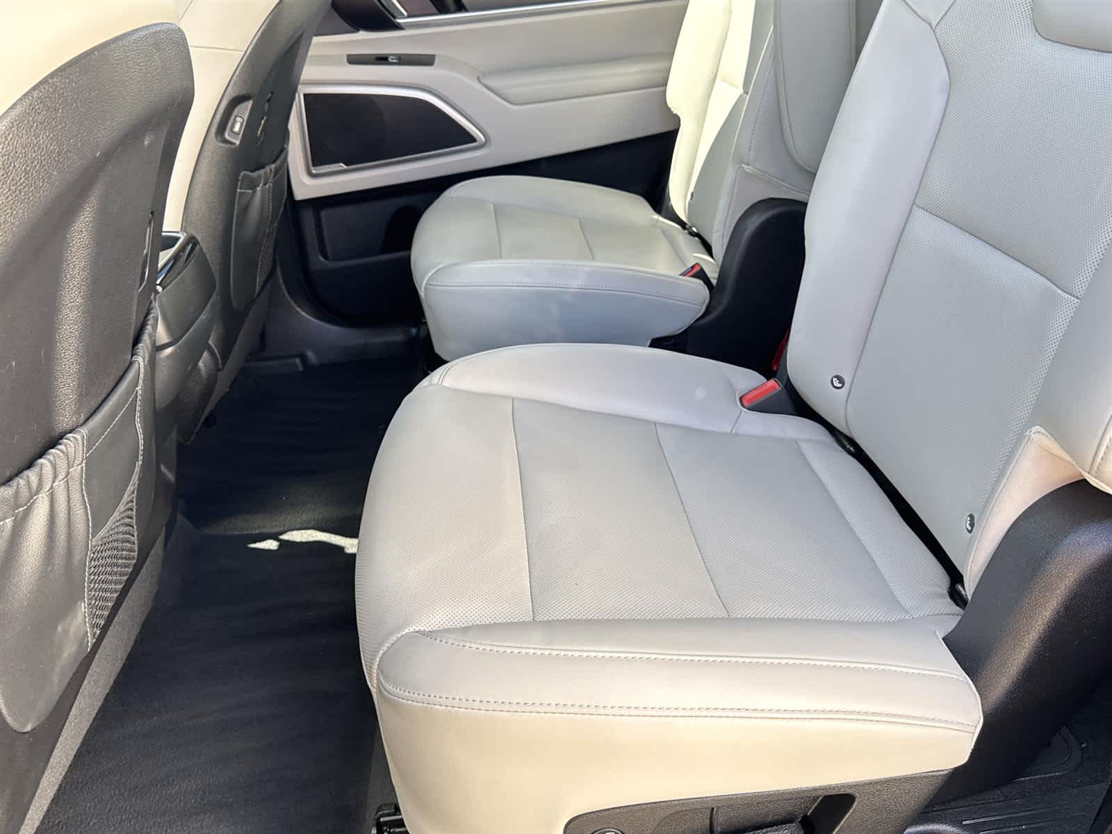 Thumbnail: 2021 Kia Telluride - 16