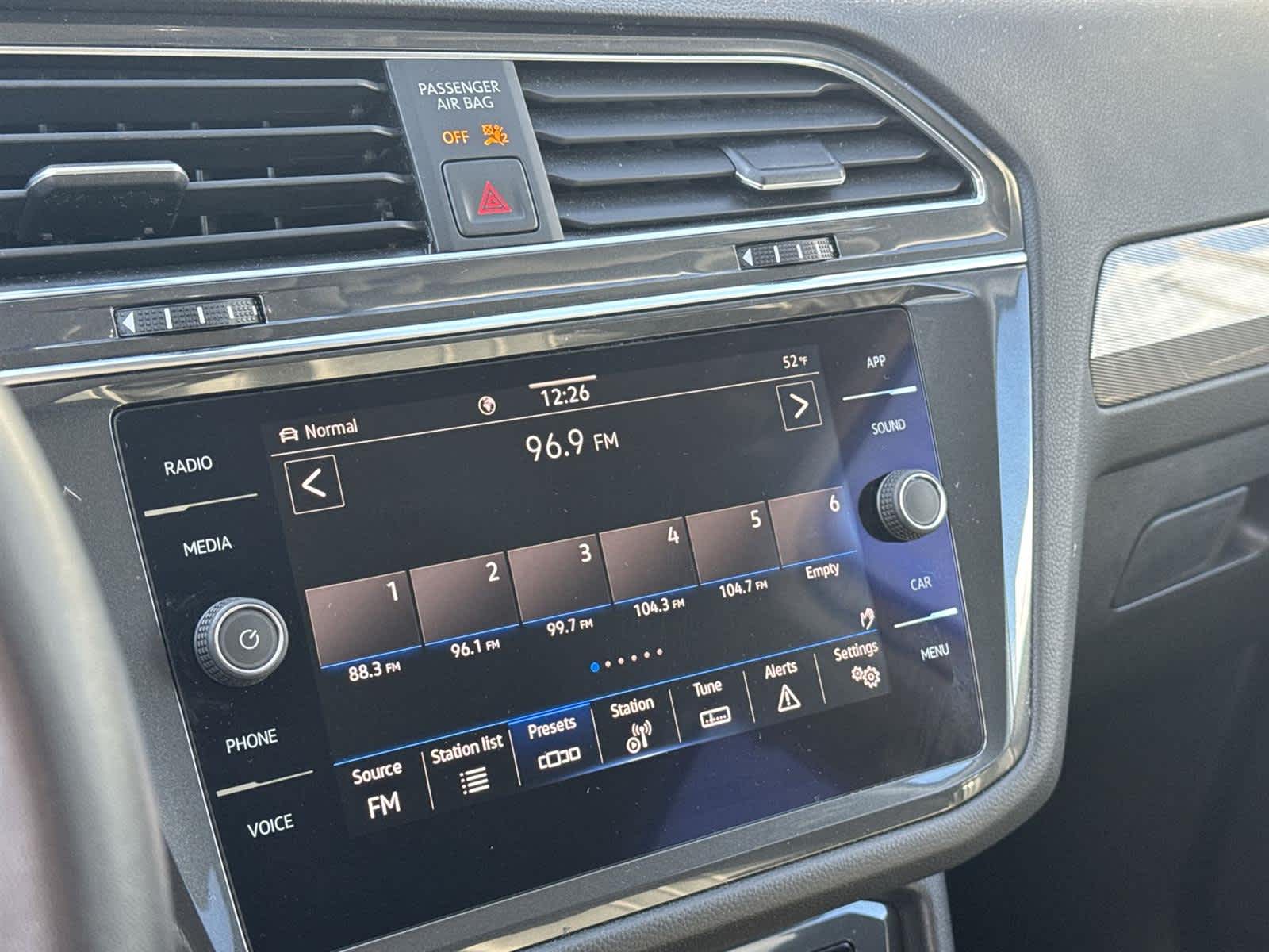 Thumbnail: 2022 Volkswagen Tiguan - 25