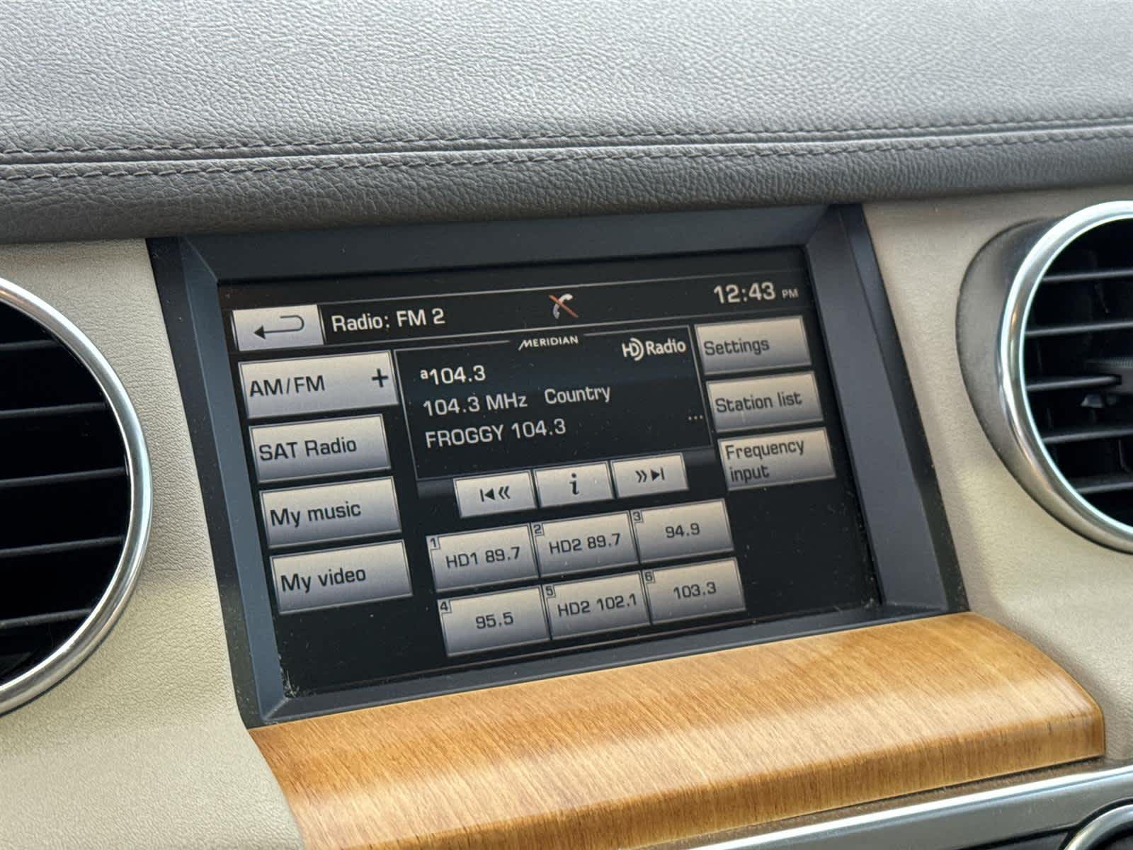 Thumbnail: 2015 Land Rover LR4 - 26