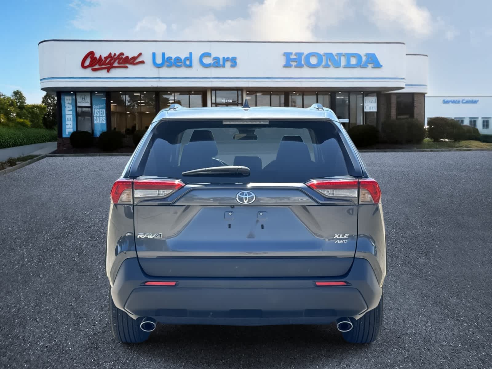 2023 Toyota RAV4 XLE photo 3