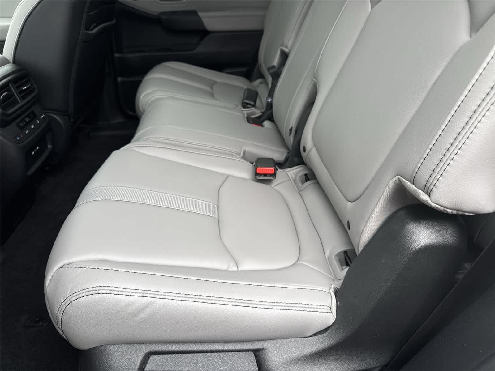 Thumbnail: 2025 Honda Pilot - 15