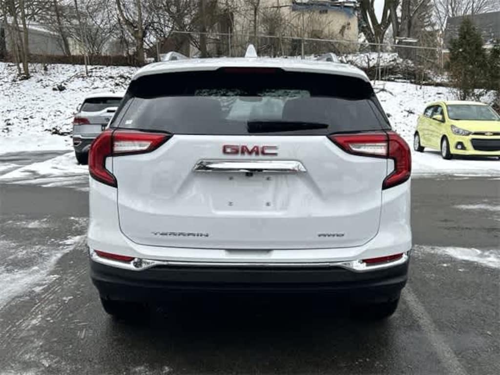 Used 2024 GMC Terrain SLT SUV