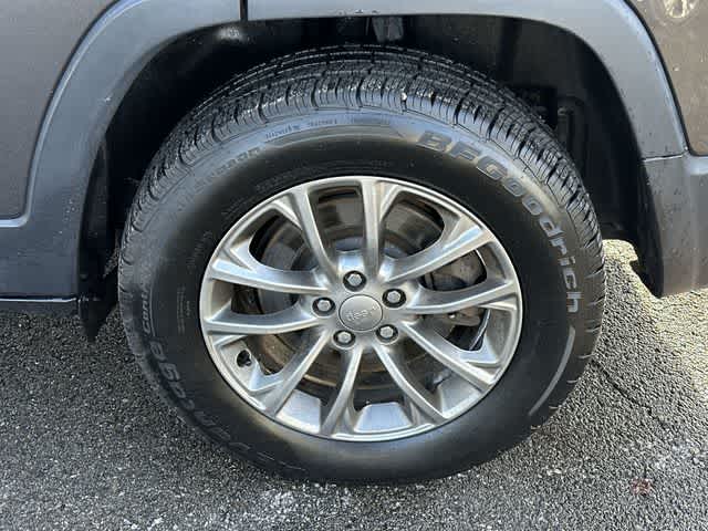 Thumbnail: 2019 Jeep Cherokee - 5