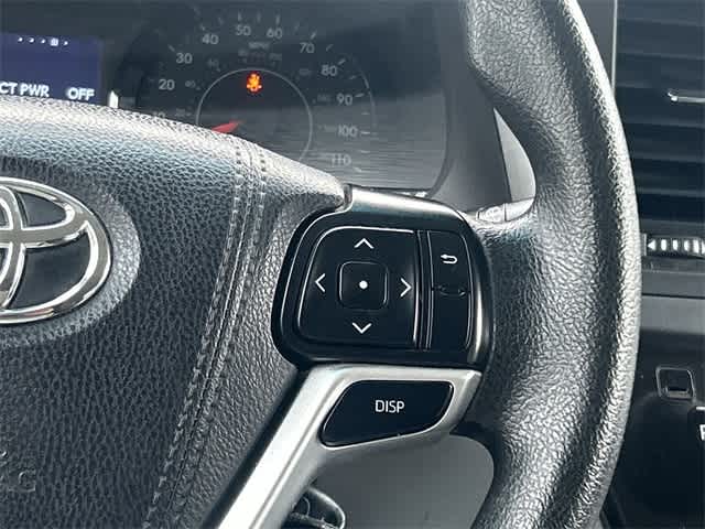 Thumbnail: 2017 Toyota Sienna - 9