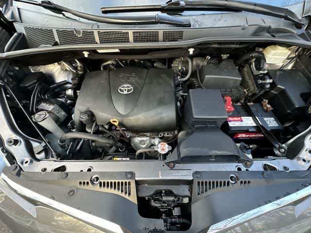 Thumbnail: 2020 Toyota Sienna - 25