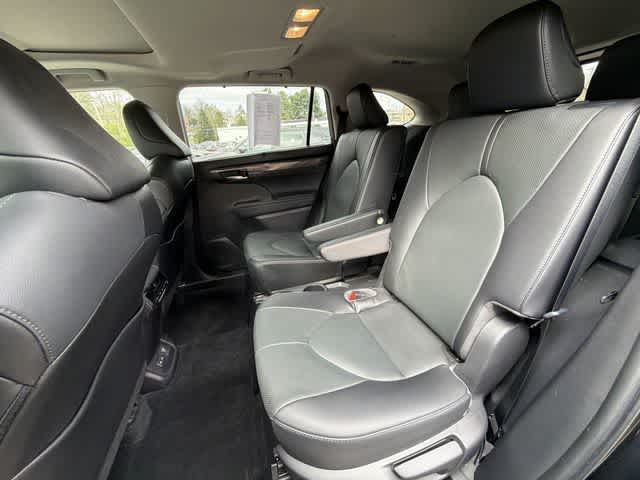 Thumbnail: 2023 Toyota Highlander - 20