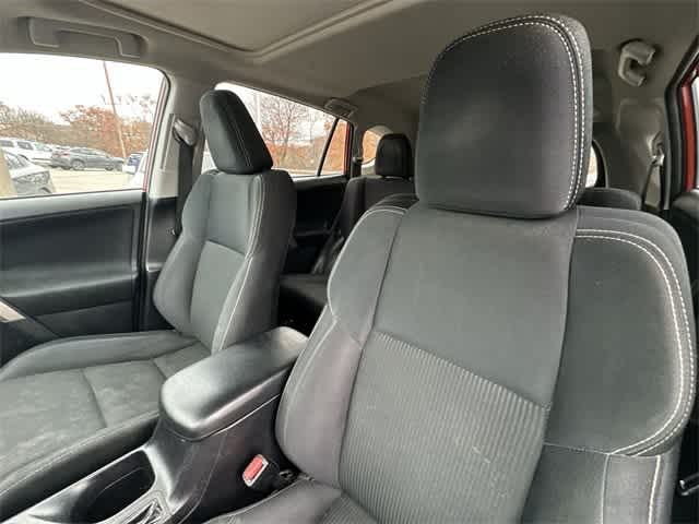 Thumbnail: 2015 Toyota RAV4 - 13