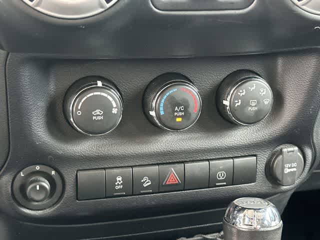 Thumbnail: 2016 Jeep Wrangler - 11