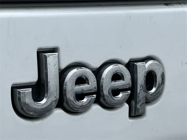 Thumbnail: 2019 Jeep Cherokee - 17