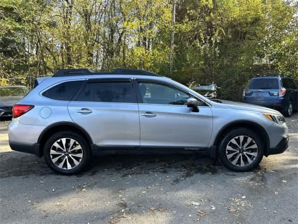 Used 2015 Subaru Outback 2.5i Limited w/Moonroof/KeylessAccess/Nav/EyeSight SUV