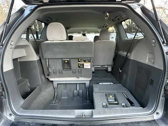 Thumbnail: 2020 Toyota Sienna - 23