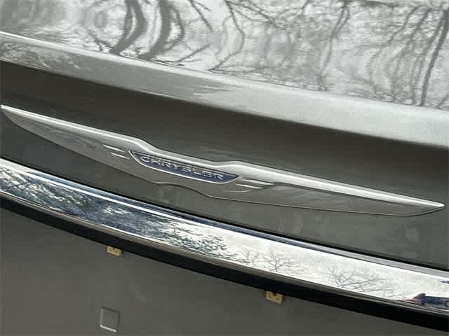2012 Chrysler 200 Limited 19