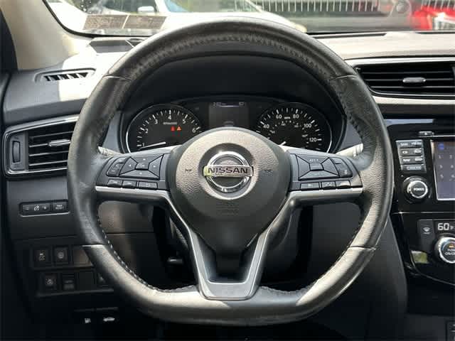 Thumbnail: 2017 Nissan Rogue Sport - 8
