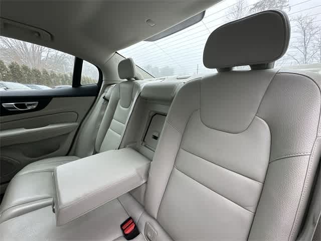 Thumbnail: 2024 Volvo S60 - 18