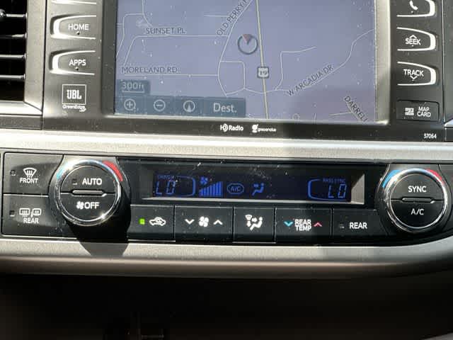 Thumbnail: 2015 Toyota Highlander - 15