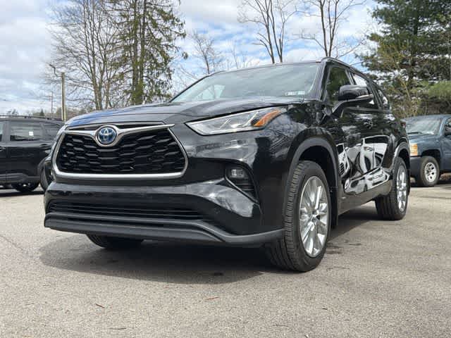 Thumbnail: 2023 Toyota Highlander - 32