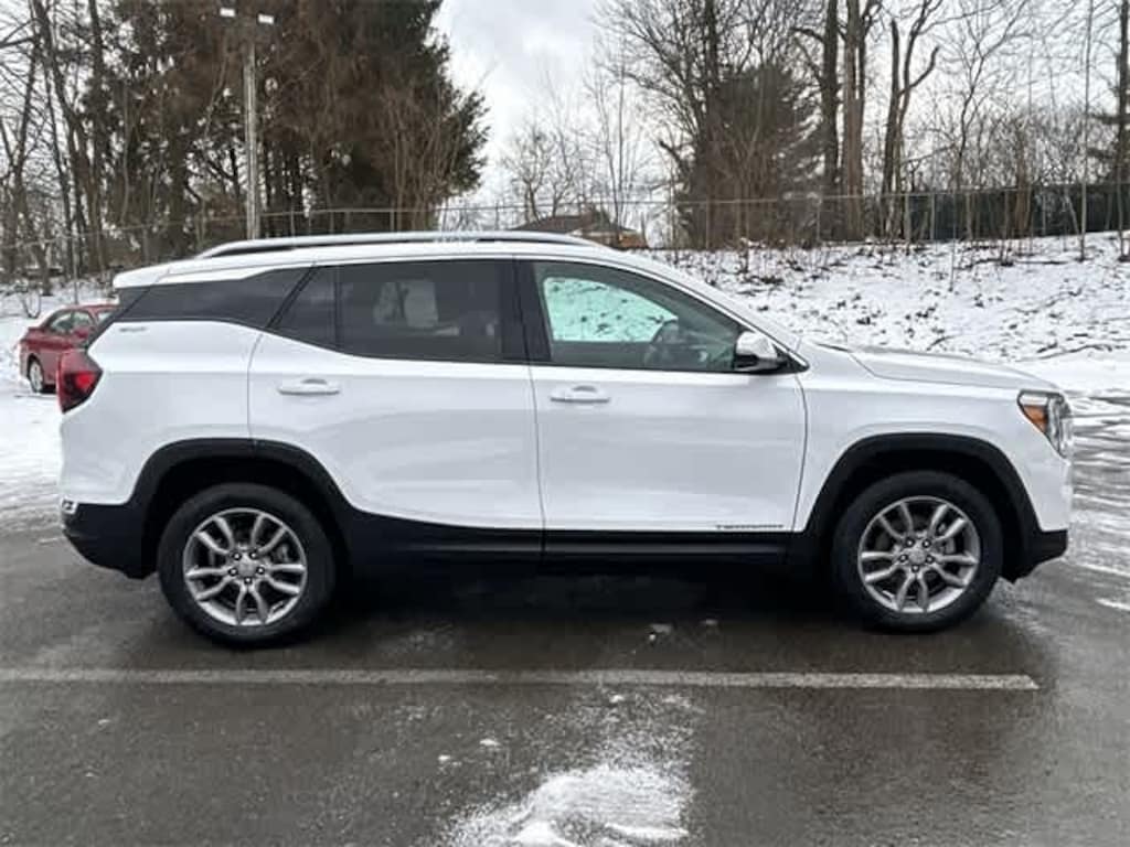 Used 2024 GMC Terrain SLT SUV