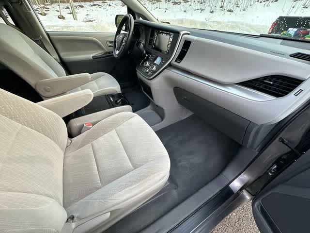 Thumbnail: 2020 Toyota Sienna - 18