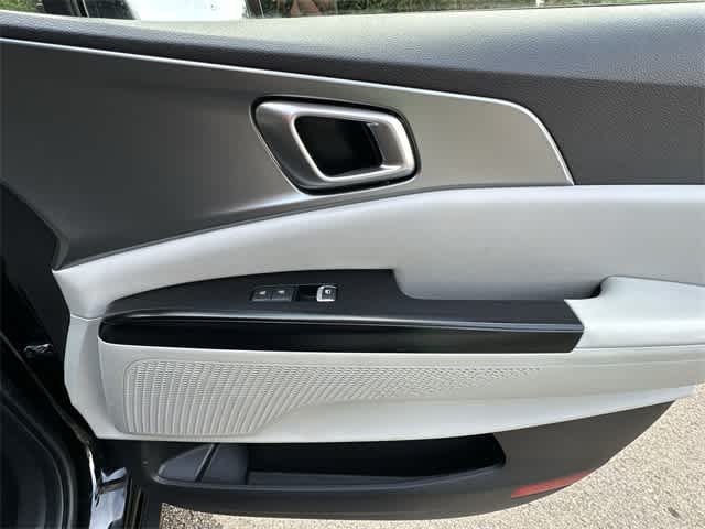 Thumbnail: 2022 Kia Carnival - 23