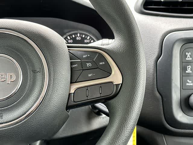Thumbnail: 2016 Jeep Renegade - 9