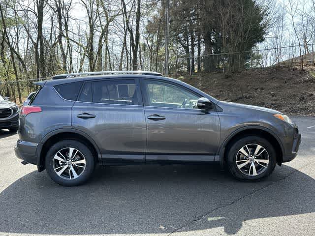 Thumbnail: 2018 Toyota RAV4 - 3