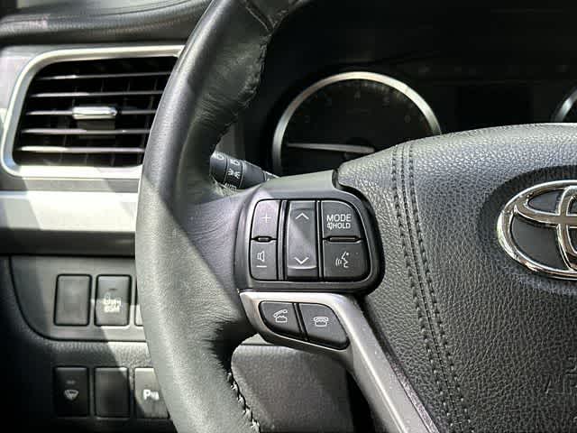Thumbnail: 2015 Toyota Highlander - 8