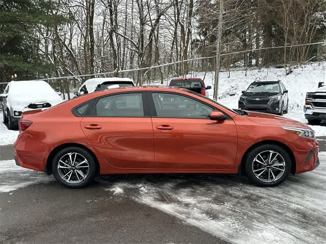 Thumbnail: 2023 Kia Forte - 3