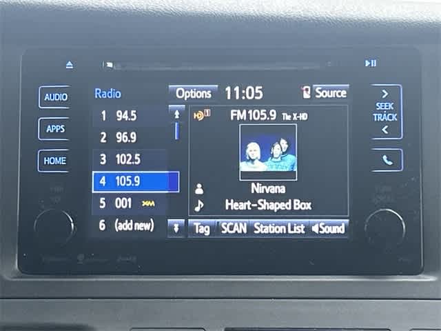 Thumbnail: 2017 Toyota Sienna - 10