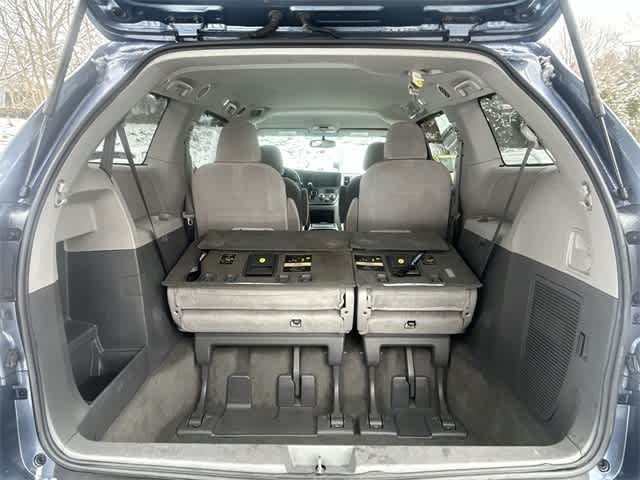 Thumbnail: 2017 Toyota Sienna - 27