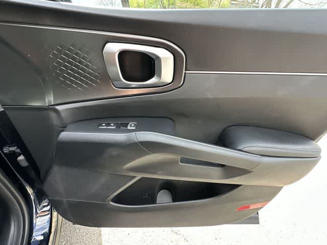 Thumbnail: 2023 Kia Sorento - 23