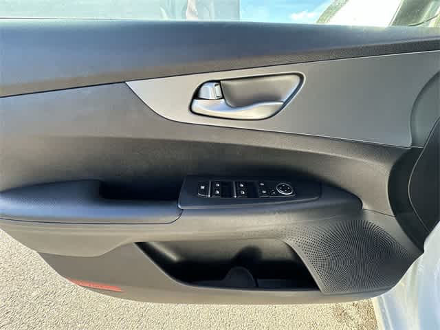 Thumbnail: 2020 Kia Forte - 16