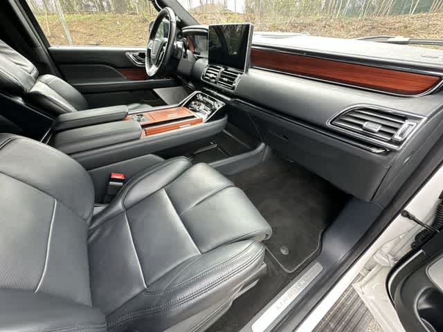 Thumbnail: 2024 Lincoln Navigator - 22