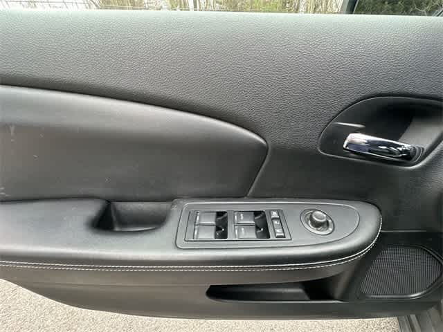2012 Chrysler 200 Limited 12