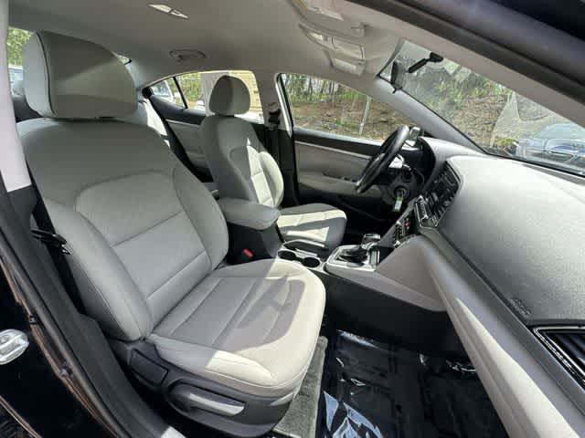 Thumbnail: 2017 Hyundai Elantra - 17
